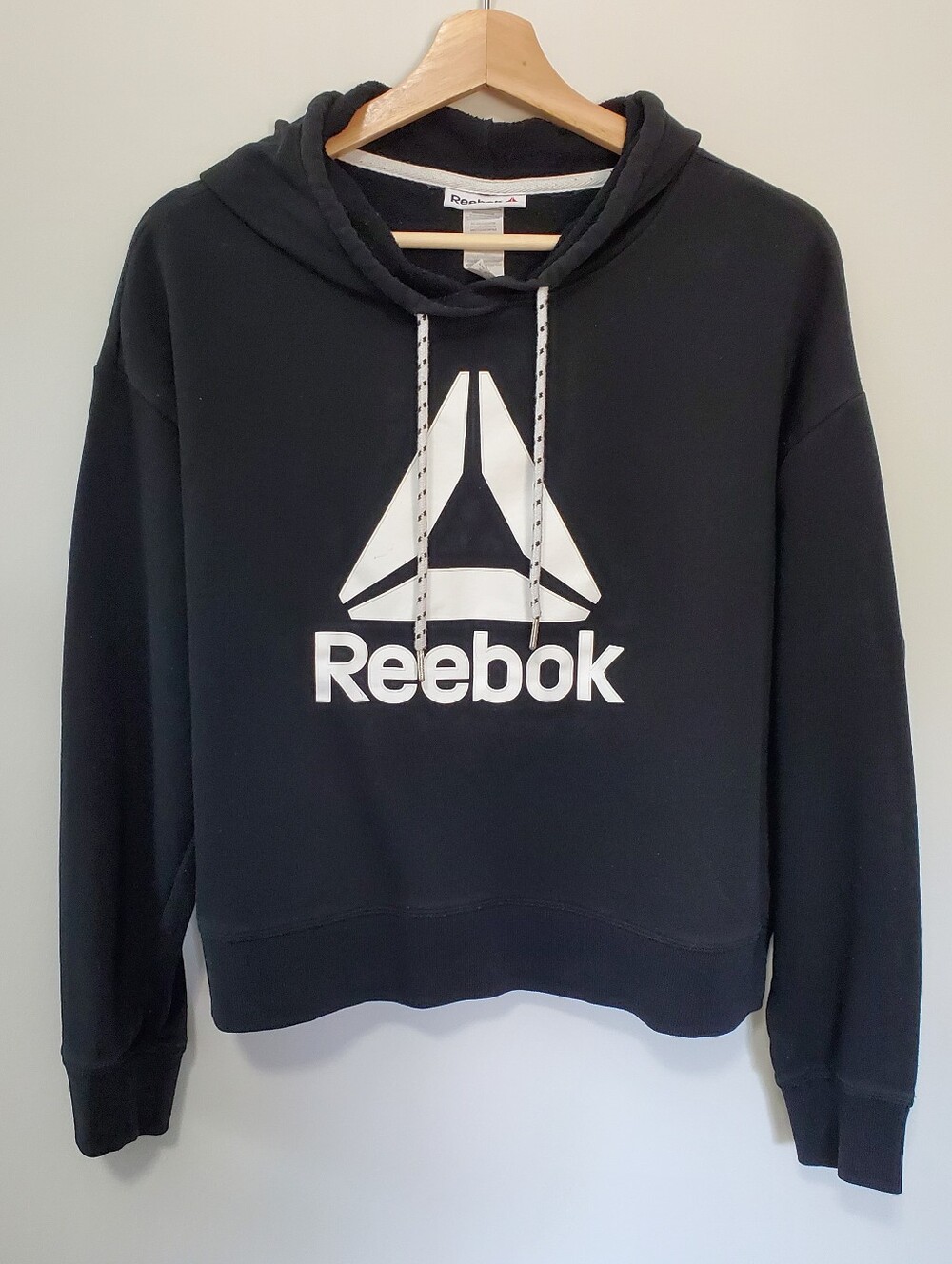 Reebok Men's Black Pullover Hoodie Cropped Sz M Drawstings Logo Y2K Streetwear